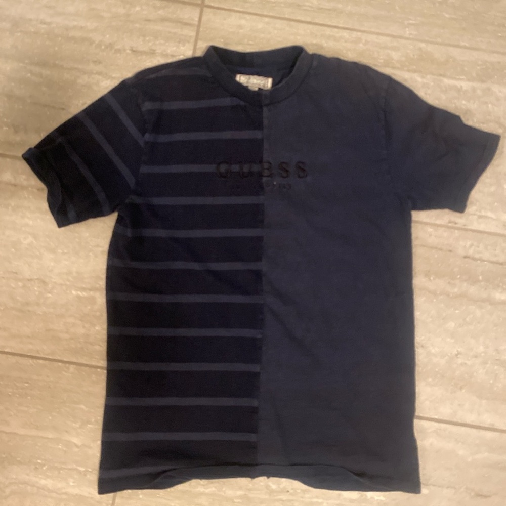 Mens Guess Originals Los Angeles T shirt. Navy blue. Size X Small.